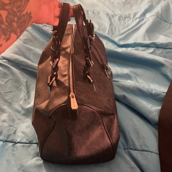 Micheal Kors Handbag - Picture 2 of 3